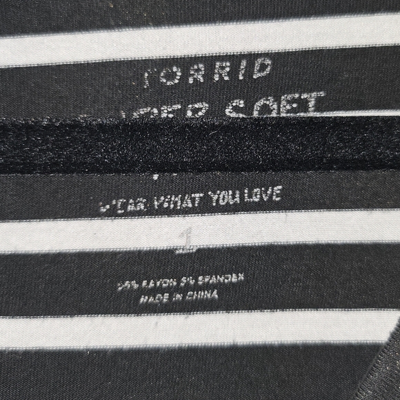 Black and white striped long tee by Torrid - Picture 4 of 4